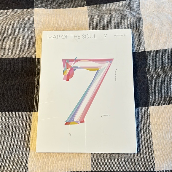 BTS Album - Map of The Soul 7 (version 1) - Picture 1 of 2